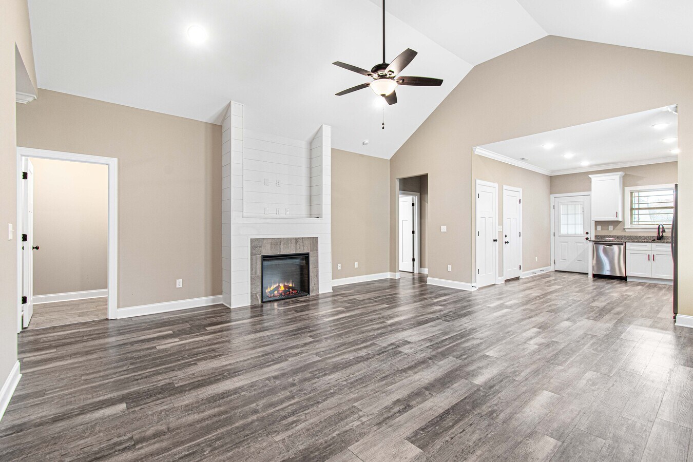 Photo - 974 Steele Rd