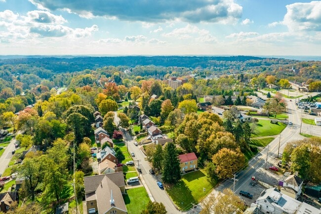 Photo - AVAILABLE FOR AUGUST 7TH!! Don't miss this FANTASTIC 1-bedroom in Penn Hills! Unidad 11130 Frankstown Road - 1st Floor