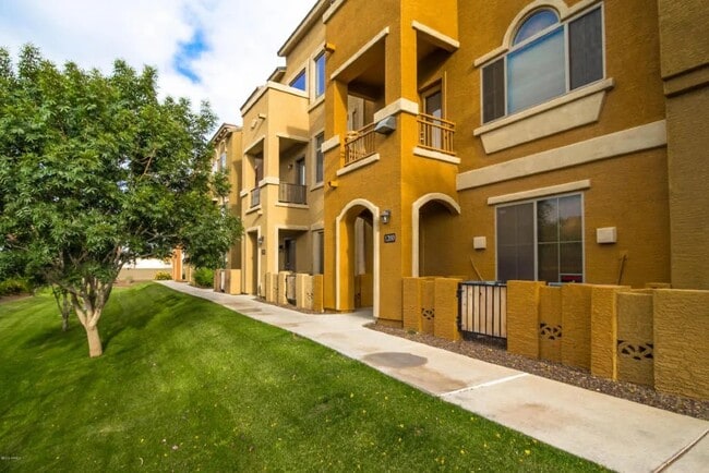 Building Photo - 900 S 94th St Unit 1201