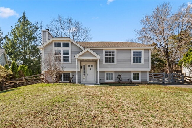 Photo - Available Now – Renovated 5BR / 3BA Home in Quiet Sterling Cul-de-Sac