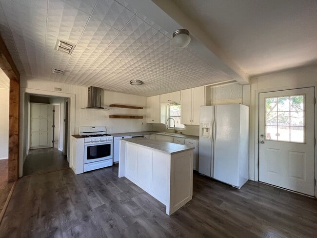 Photo - 1435 Groesbeck St