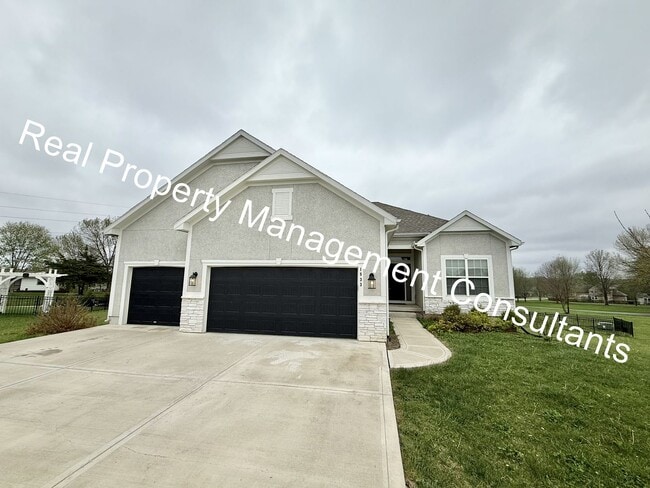 Photo - Extraordinary 3 bedroom home in Lee's Summit