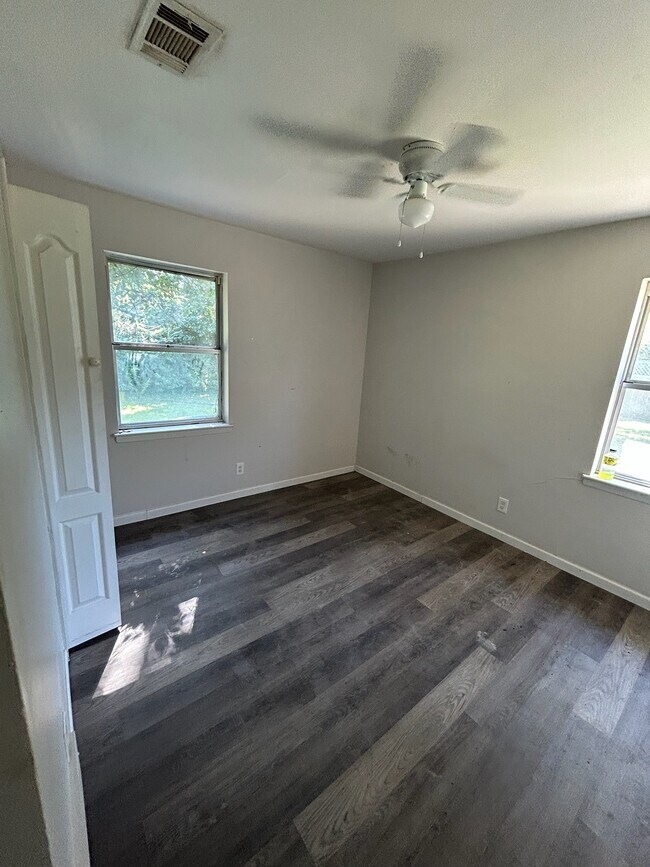 1300 Timberlake Cir House House - Image