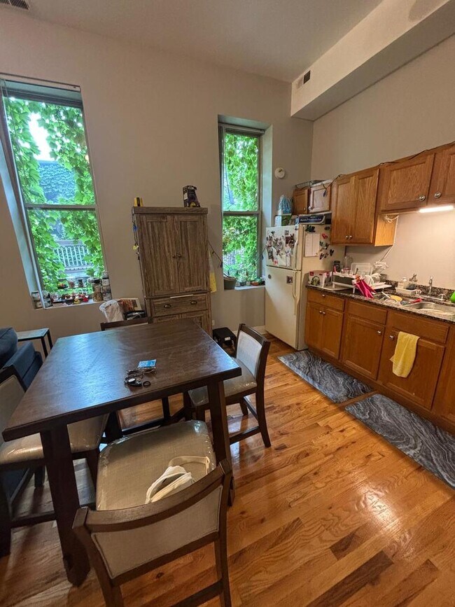 Photo - 2002 W Chicago Ave Unit 2R