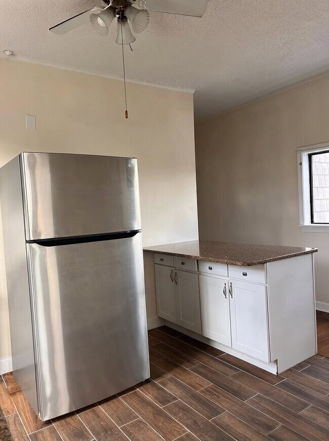 Photo - 205 Waterman Ave Unit Apt 2
