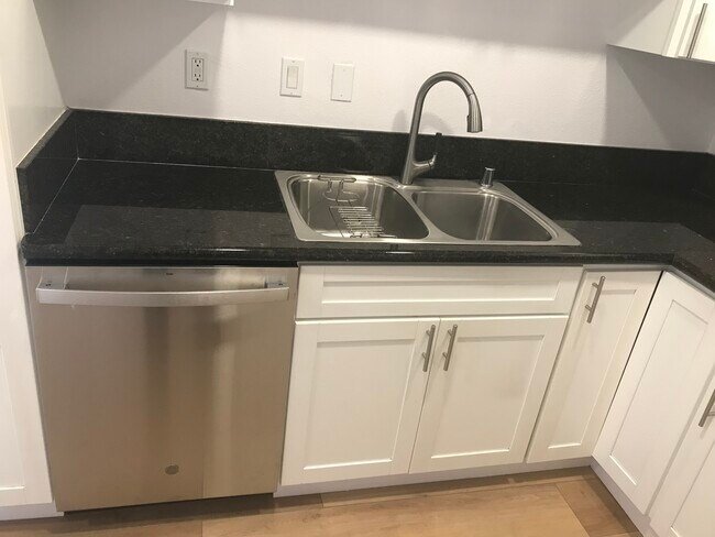 Photo - 13160 Victory Blvd Unit 5