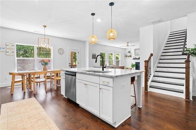 Photo - 178 Crestbrook Wy