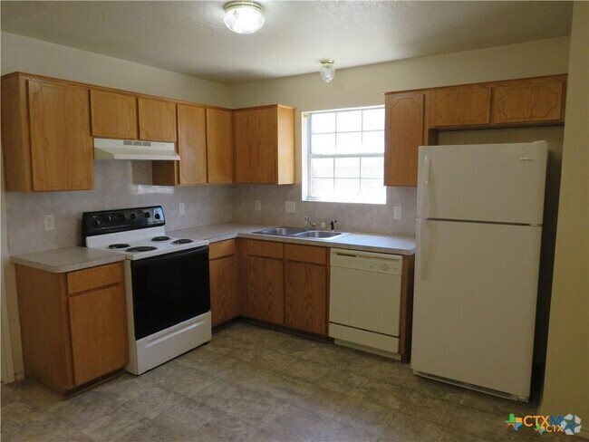Building Photo - 4002 Gus Dr Rental
