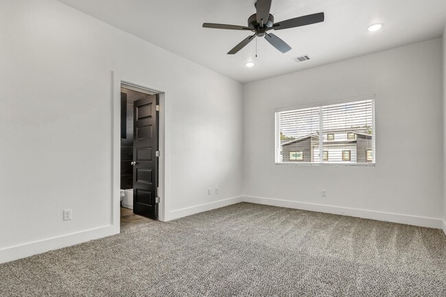 Photo - 214 Lynn Dr