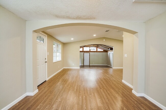 Photo - "Charming 3-Bed Sanctuary with Scenic Views in Floral City - 1608 Sq Ft of Comfort!"