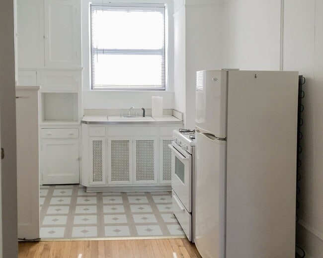 Photo - 4602 N Winchester Ave Unit 3