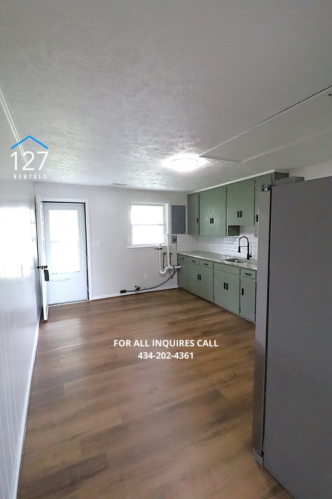 Fully Renovated 2-Bedroom Apartment in Convenient Location!