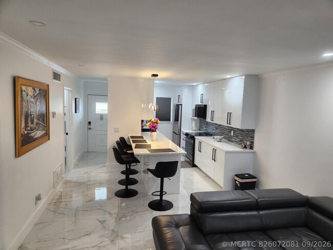 1119 Lake Terrace