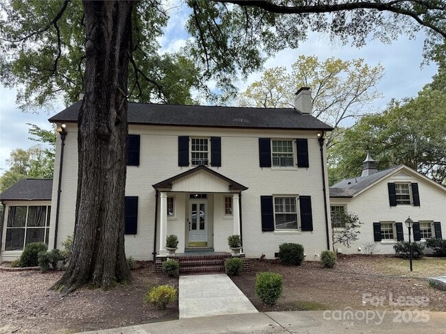 Building Photo - 2610 Providence Rd