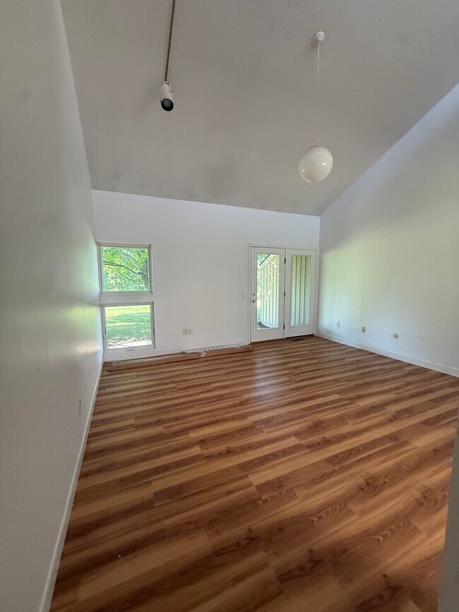 1047 Danby Rd