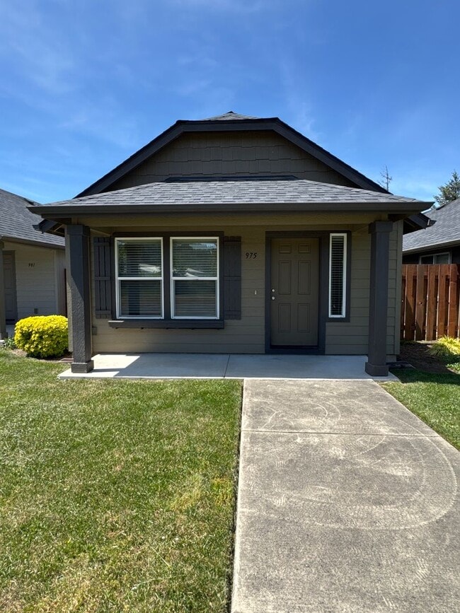 Building Photo - Beautiful 2 bedroom/1 bath home in Cottage Grove
