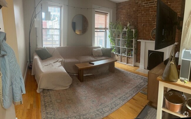 Building Photo - 204 Warren St Unit 3 Rental