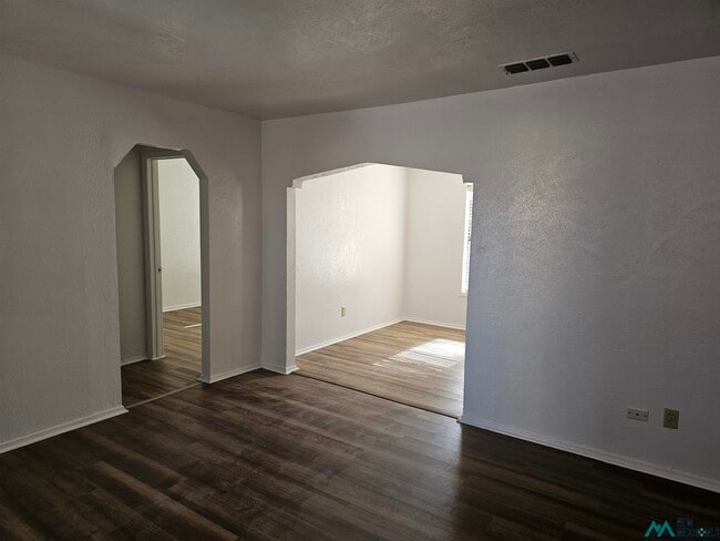 Photo - 921 W 16th St