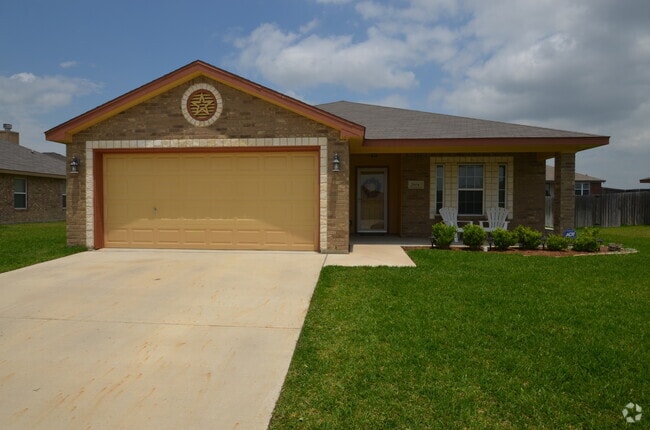 Building Photo - Gorgeous 3 bedroom 2 bath home in desired ...