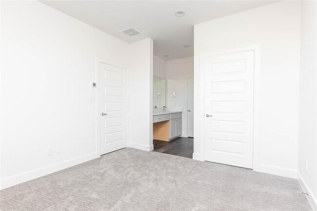 Photo - 310 Jensen Dr