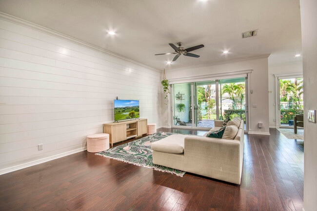 Photo - 1345 Bourne Dr