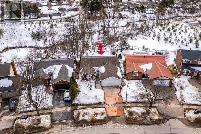 Photo - 92 Lillian Crescent