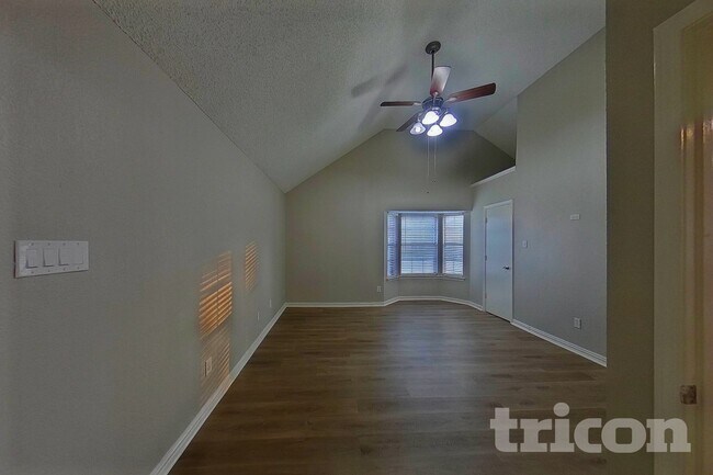 Photo - 2116 Stein Way