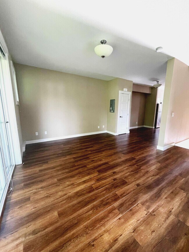 110-110 Baxter Ave