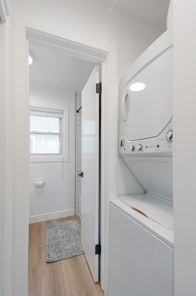 3324 V St Unit C