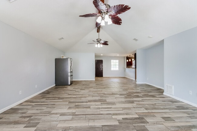 Photo - 810 Townley St