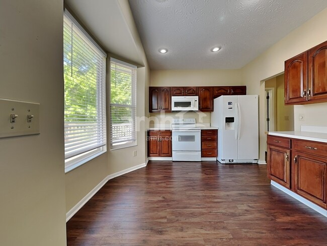 Photo - 9021 Crimson Oak Dr