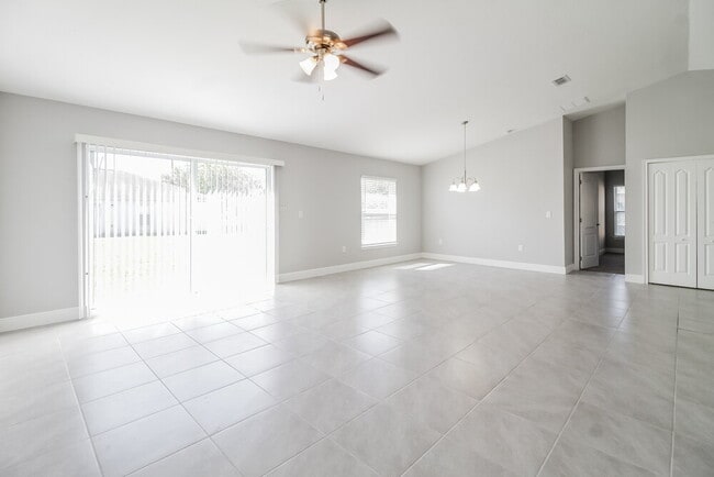 Photo - 8 Bradford Ct