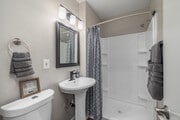 2BR, 2BA - 800SF - Bathroom