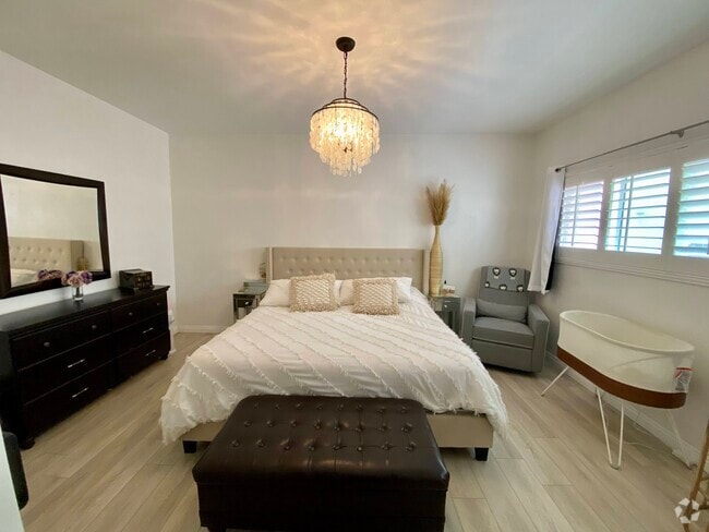 Master Bedroom - 11820 Mayfield Ave Unit 102 Rental