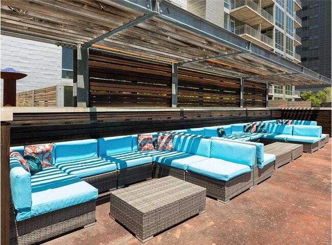 Building Photo - 420 W 3rd St Unit B1-22