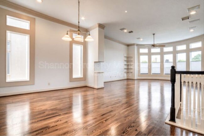 Building Photo - 1515 Hyde Park Blvd