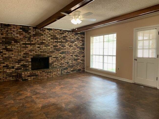 Photo - 40111 La Rochelle Rd