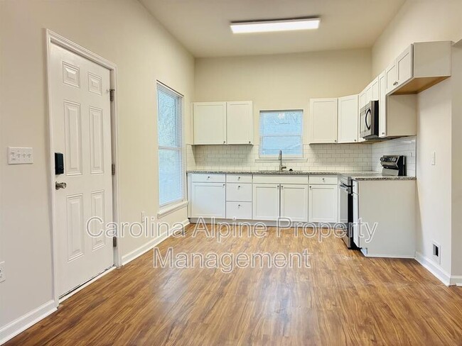 Photo - 506 Clegg St