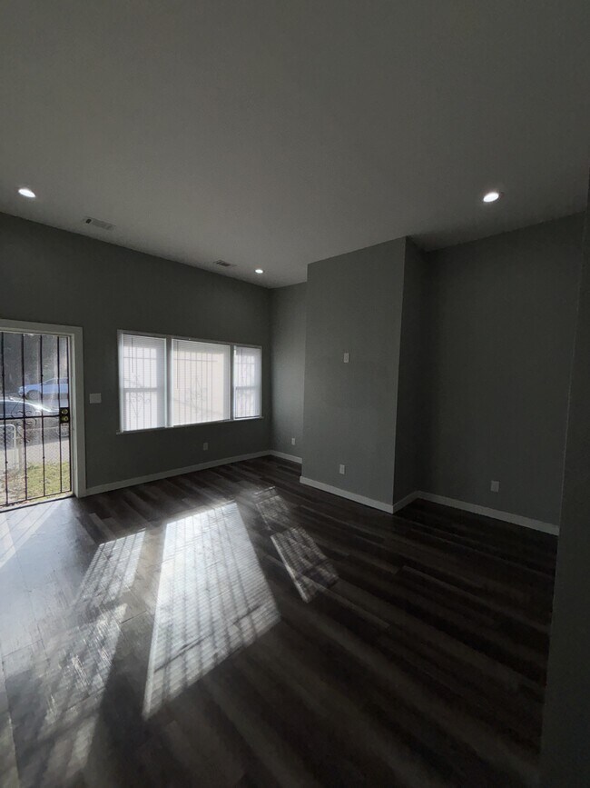 Photo - 2215 W Market St