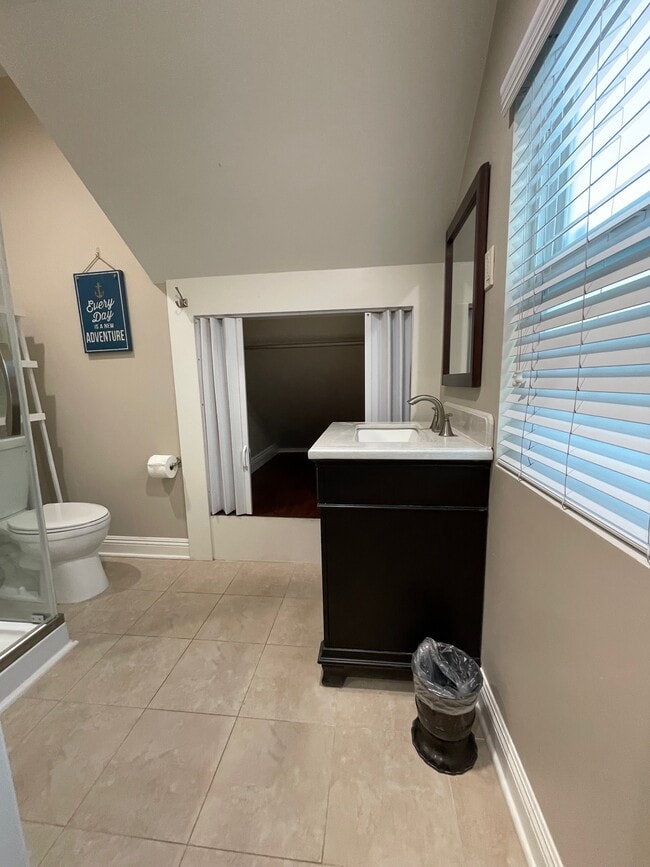 Building Photo - 7524 Fountain Ave Unit .5