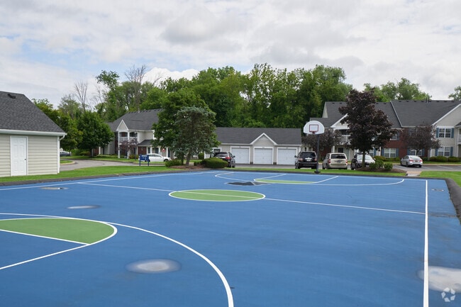 Basketball Court - Carriage Glen Apartments