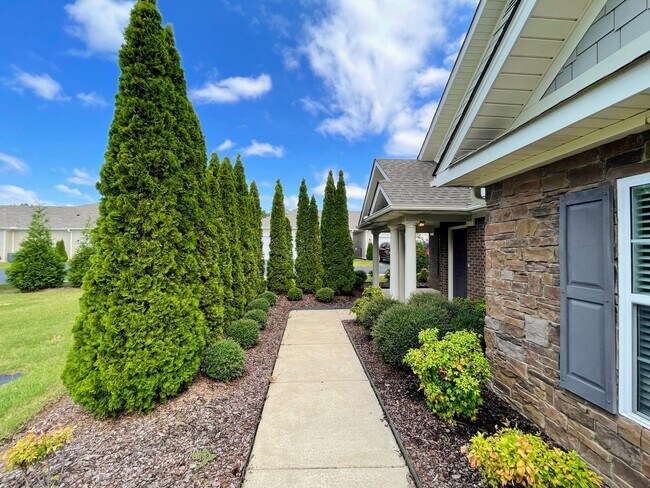 Photo - 57 NW Moore Farm Cir