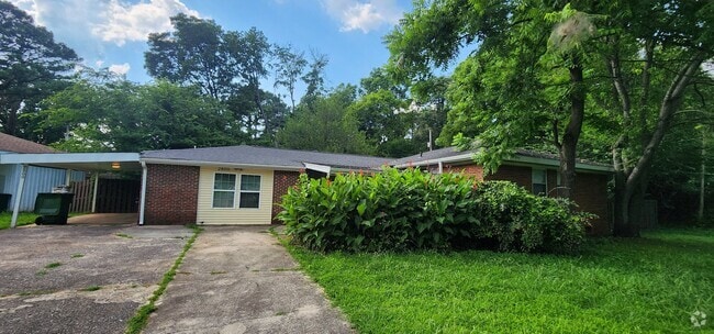 Building Photo - Single Family Home 3BR / 2.5BA