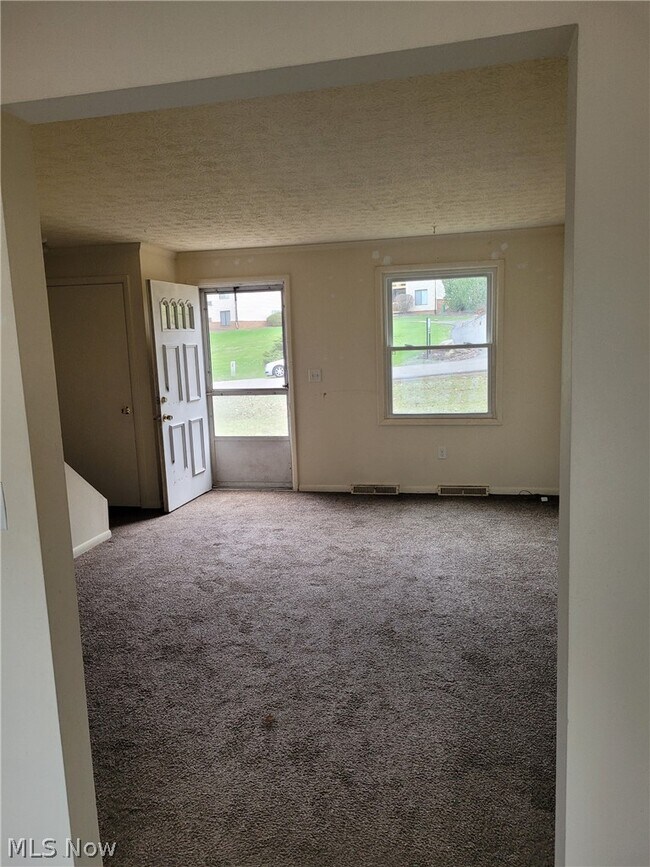 Photo - 2781 Thackeray Ave NW