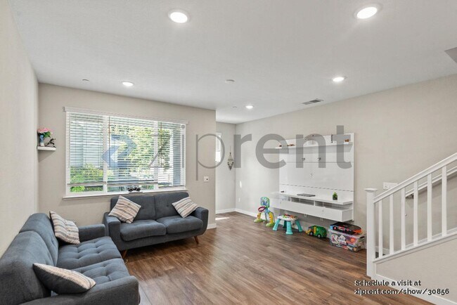 Photo - 2596 Gimelli Way