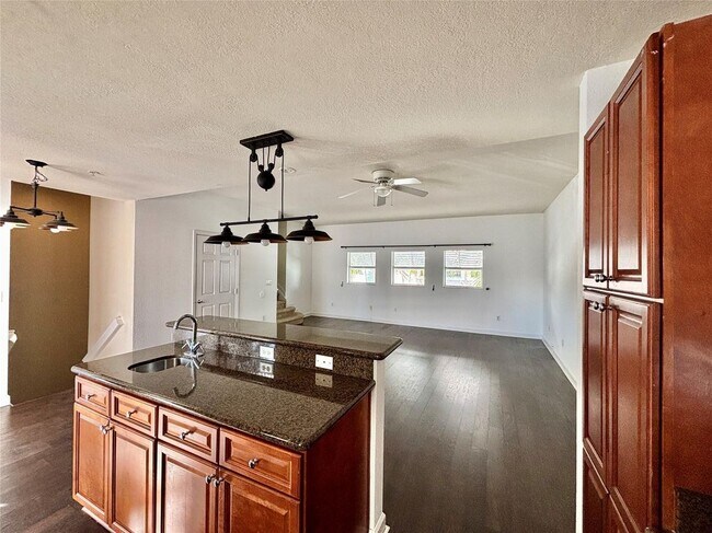 Photo - 451 NE 1st St