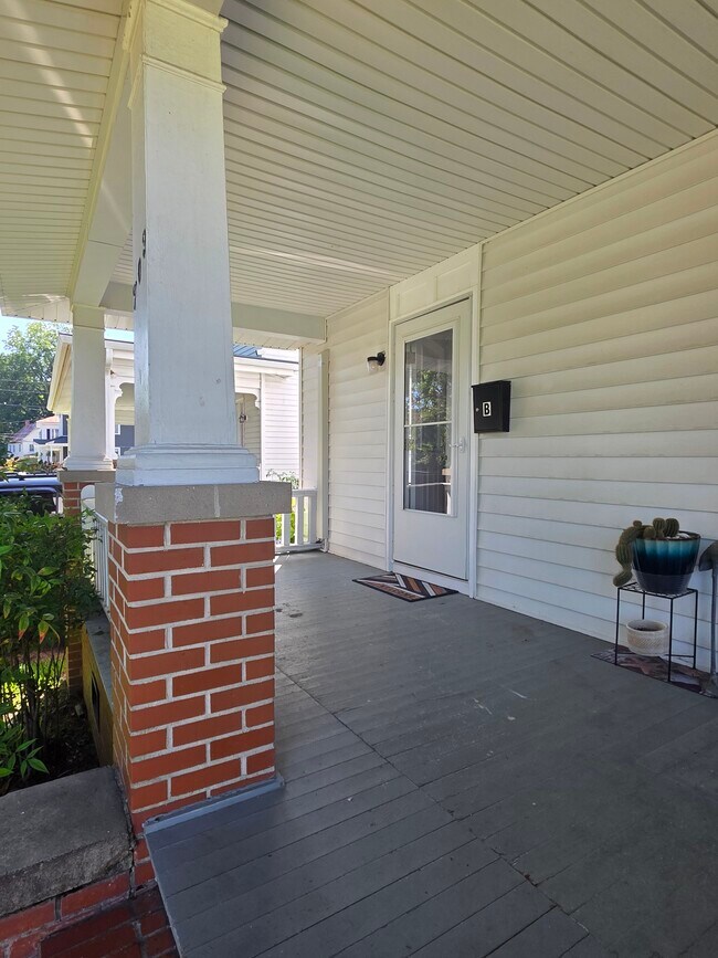 Photo - 703 1st St Unidad B