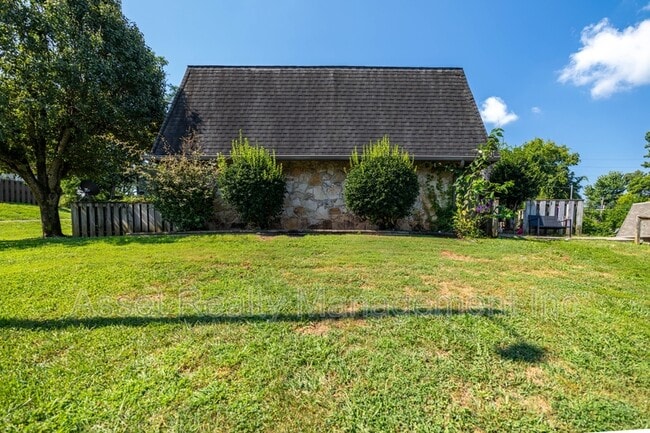 Photo - 9104 Woodpark Ln NW