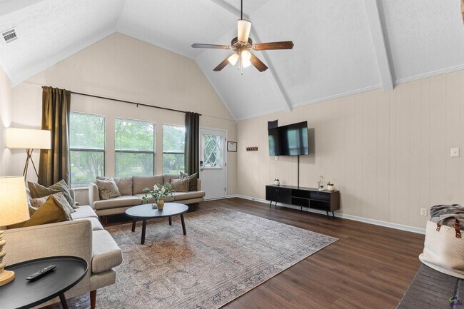Photo - 1100 Kenwood Dr