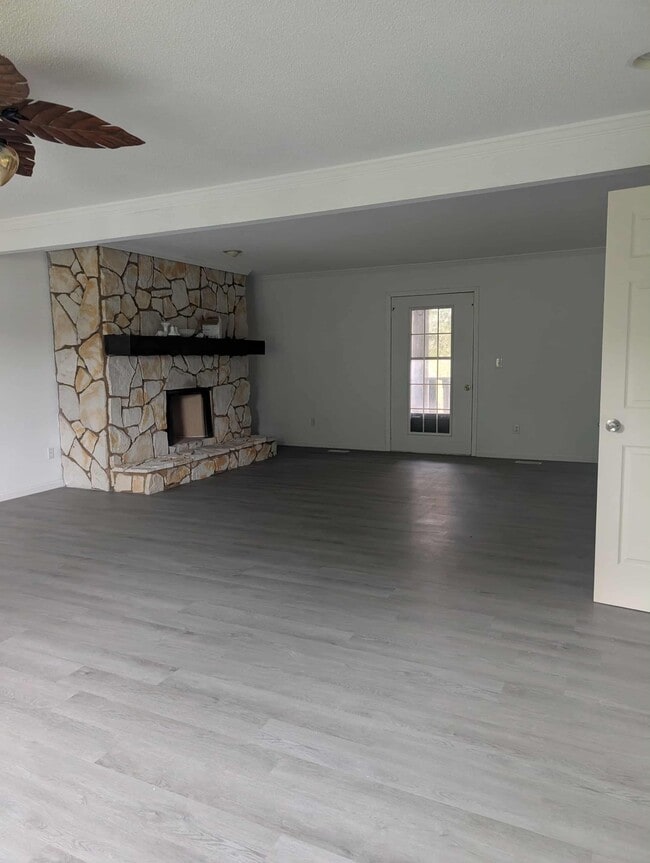 Photo - 1097 Esther Dr